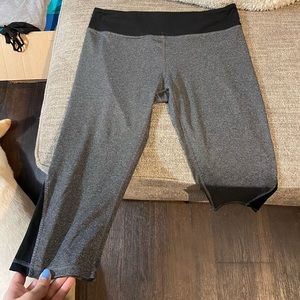 Cropped, striped leggings